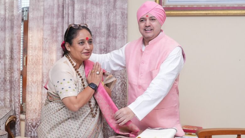 विधानसभा अध्यक्ष ने चिकित्सा, स्वास्थ्य एवं शिक्षा के क्षेत्र में एसजीआरआर संस्थानों के उल्लेखनीय योगदान की सराहना की तथा श्रीमहंत देवेन्द्र दास जी महाराज को संस्थानों के उत्कृष्ट संचालन हेतु बधाई दी