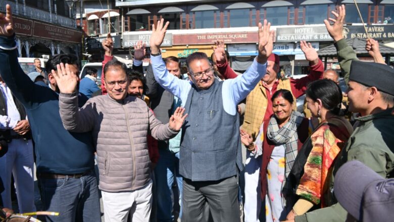 भाजपा की बिहार जीत पर मसूरी में उमड़े कार्यकर्ताओं के बीच गणेश जोशी ने कहा—यह विजय देश के विकास की राजनीति की जीत है