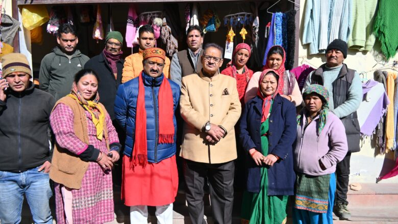 मंत्री गणेश जोशी ने कहा कि हमारी सरकार समूहों के माध्यम से महिलाओं को सशक्त करने की दिशा में लगातार कार्य कर रहे हैं