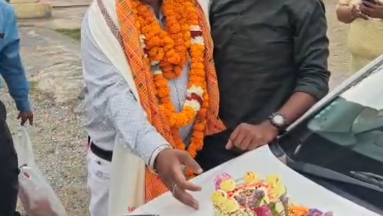 संजय कुमार गर्ग के सम्मान में सजी विदाई की गाड़ी, हर्ष और भावनाओं के साथ दी गई अंतिम सलामी