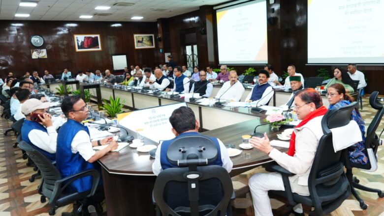 जिला स्तर के मामलों को शासन तक लाने पर मुख्यमंत्री धामी ने जताई नाराजगी