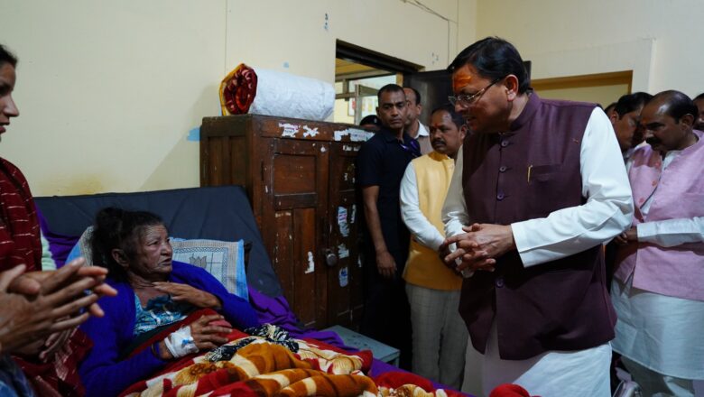 मुख्यमंत्री धामी ने जिला अस्पताल पहुंच मरीजों का जाना हालचाल, बेहतर स्वास्थ्य सुविधाओं का दिया भरोसा      