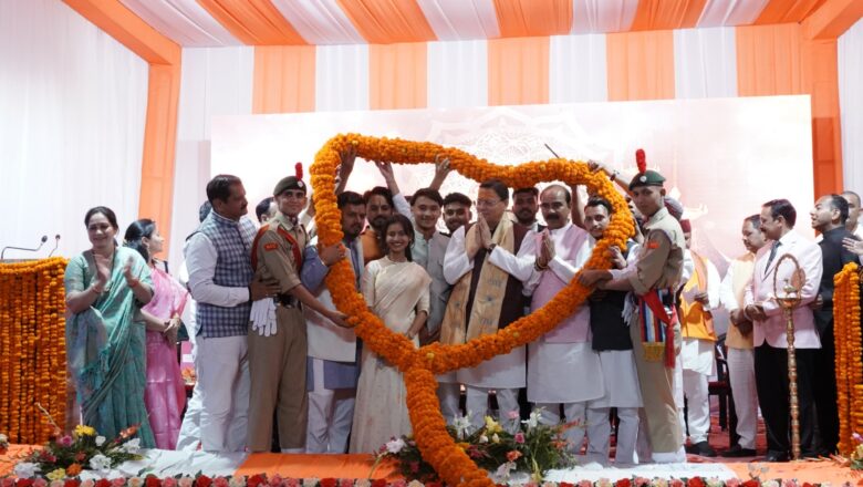 मुख्यमंत्री धामी ने छात्रसंघ एवं आयोजन समिति की सराहना करते हुए कहा कि इस प्रकार के आयोजन युवाओं को अपनी प्रतिभा और रचनात्मकता प्रदर्शित करने का सशक्त मंच प्रदान करते हैं