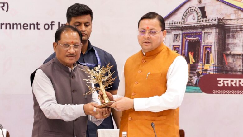 मुख्यमंत्री धामी ने उत्तराखंड राज्य से जुड़े विभिन्न विषयों को प्रमुखता से रखते हुए कहा कि राज्यों के बीच बेहतर संवाद, सहयोग और समन्वय से ही देश के समग्र एवं संतुलित विकास को नई गति प्रदान की जा सकती है