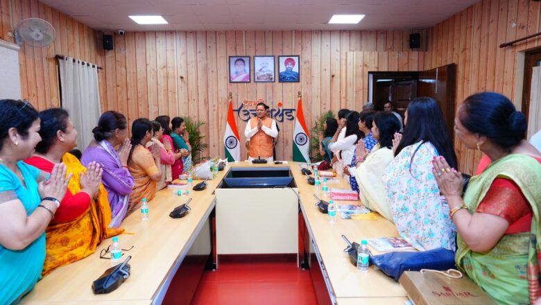 धामी जी, आपके 5 साल बेमिसाल”—महिलाओं ने मुख्यमंत्री धामी को दिया आशीर्वाद
