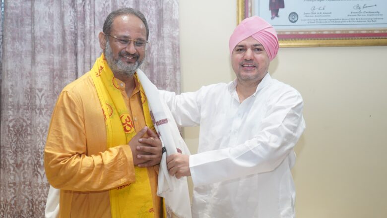 संस्कार, सेवा और राष्ट्रहित के साझा संकल्प के साथ मिले श्री महाराज जी और डॉ. चिन्मय पंड्या