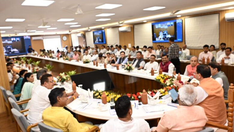 मुख्यमंत्री धामी ने अधिकारियों को दिए निर्देश, कांवड़ यात्रा की हर व्यवस्था समय से पूरी करें