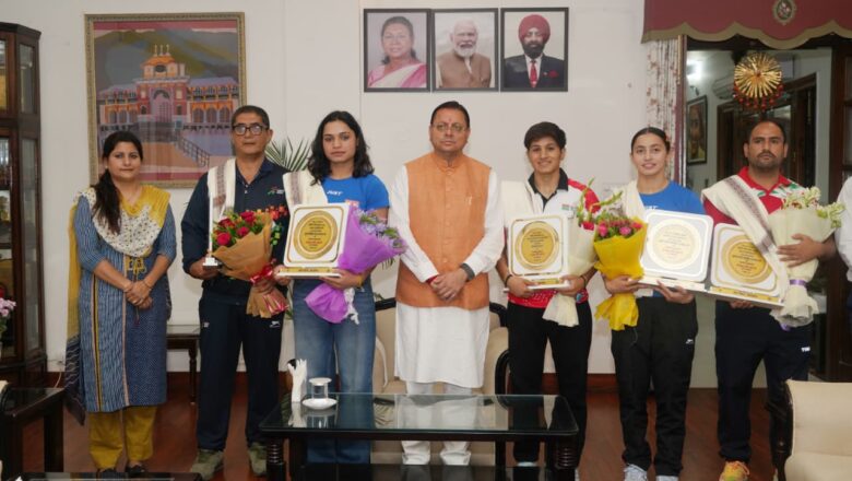 पिथौरागढ़ की महिला मुक्केबाजों ने अंतरराष्ट्रीय मंच पर बढ़ाया उत्तराखंड का मान, मुख्यमंत्री धामी ने दी शुभकामनाएं