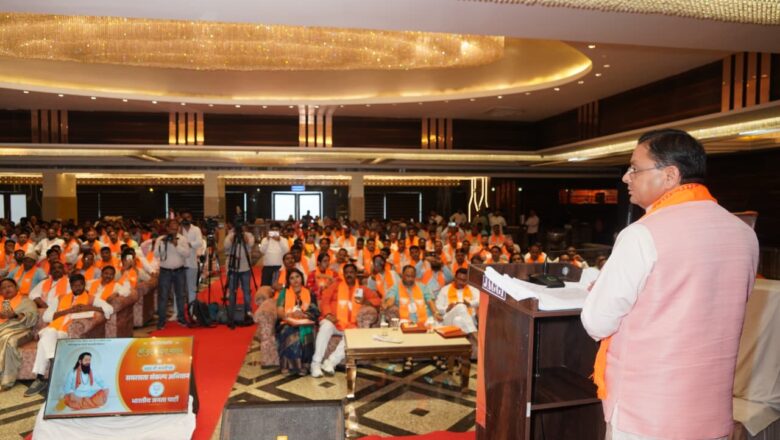  मुख्यमंत्री धामी ने किया समरस समाज के निर्माण के लिए संत रविदास जी के विचारों को जन-जन तक पहुंचाने का आह्वान
