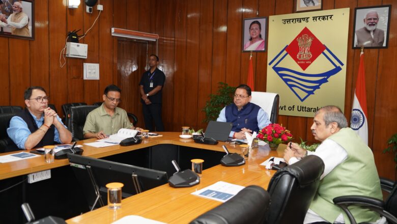 मुख्यमंत्री धामी ने निर्माणाधीन एवं लंबित पेयजल योजनाओं को मिशन मोड में निर्धारित समयसीमा के भीतर पूरा करने तथा जिलाधिकारियों को संबंधित विभागों के साथ समन्वय कर शीघ्र समाधान सुनिश्चित करने के निर्देश दिये