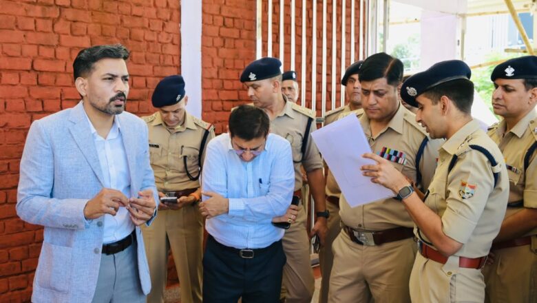 भव्य और गरिमापूर्ण होगा 15 अगस्त समारोह, डीएम आशीष चौहान ने अधिकारियों को दिए पुख्ता व्यवस्थाओं के निर्देश