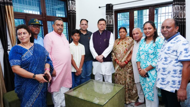 मुख्यमंत्री धामी ने कहा कि उत्तराखंड की वीरभूमि ने देश को अनेक वीर दिए हैं और शहीद अमित कुमार अणथ्वाल का नाम भी उन अमर वीरों में सदैव सम्मान और गर्व के साथ लिया जाएगा