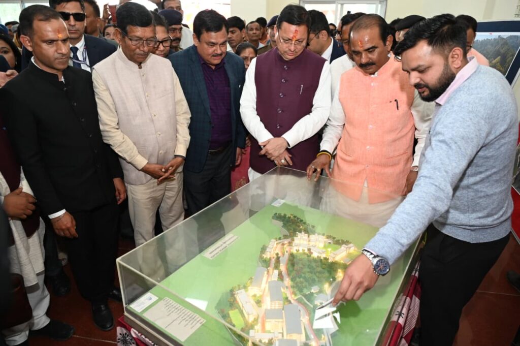 मुख्यमंत्री पुष्कर सिंह धामी ने बाबू जगजीवन राम मेडिकल कॉलेज के निर्माण कार्यों का किया स्थलीय निरीक्षण